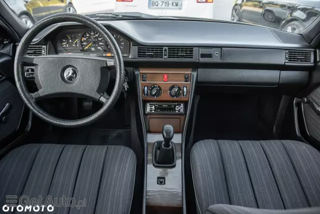 MERCEDES-BENZ W 124 