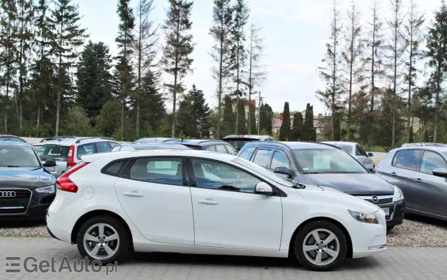 VOLVO V40 D2 Drive-E Momentum