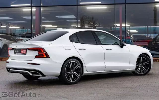 VOLVO S60 T4 R-Design First Edition