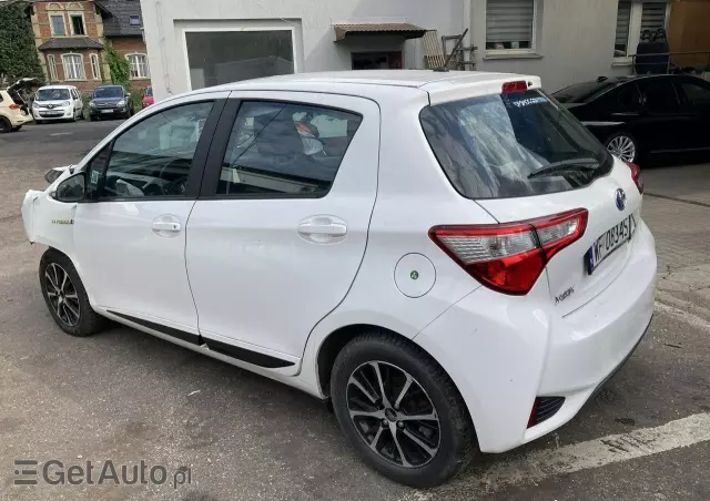 TOYOTA Yaris Hybrid 100 Active