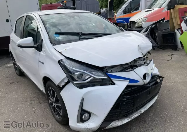 TOYOTA Yaris Hybrid 100 Active