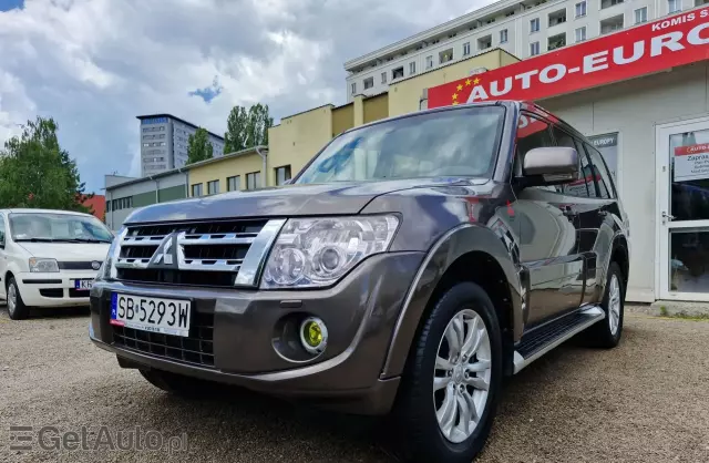 MITSUBISHI Pajero 