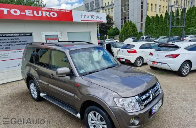 MITSUBISHI Pajero 