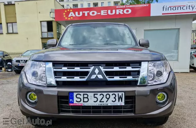 MITSUBISHI Pajero 