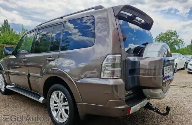 MITSUBISHI Pajero 