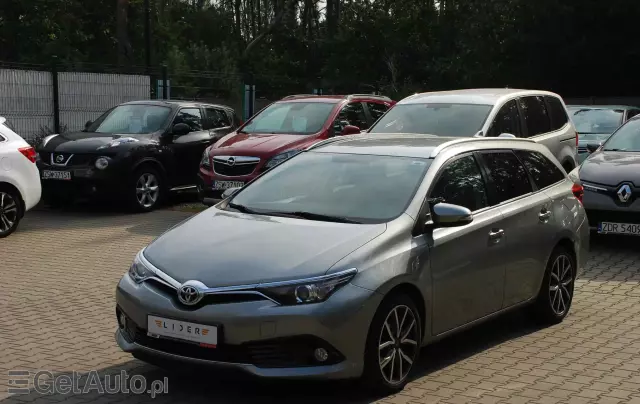 TOYOTA Auris 1.6 D-4D Touring Sports Edition S+