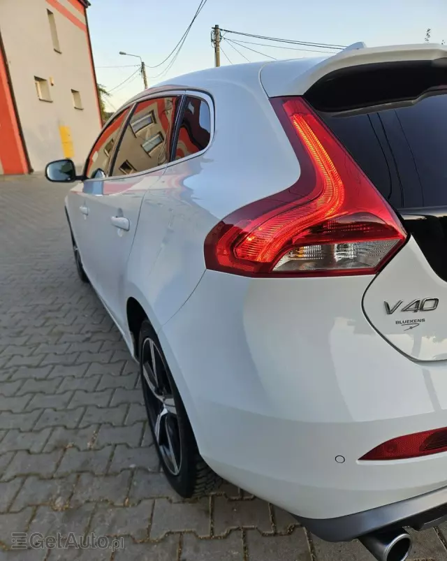 VOLVO V40 T3 Geartronic RDesign