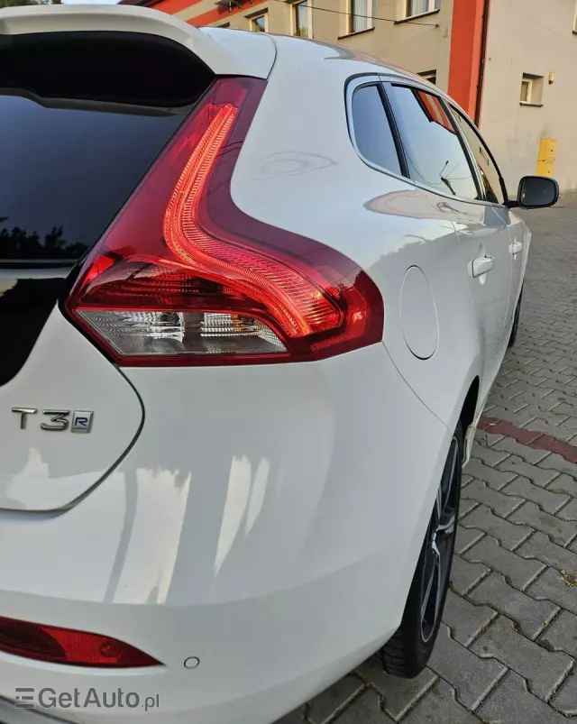 VOLVO V40 T3 Geartronic RDesign