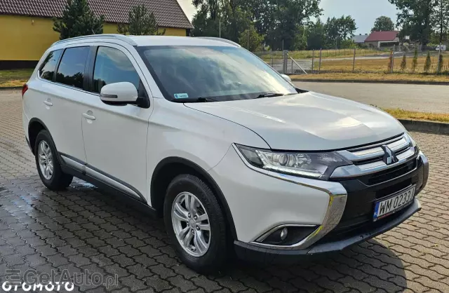 MITSUBISHI Outlander 2.0 Instyle Navi 4WD CVT