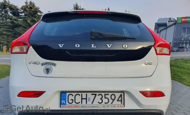 VOLVO V40 