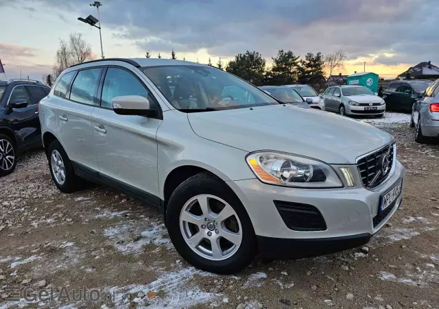 VOLVO XC 60 D4 Momentum