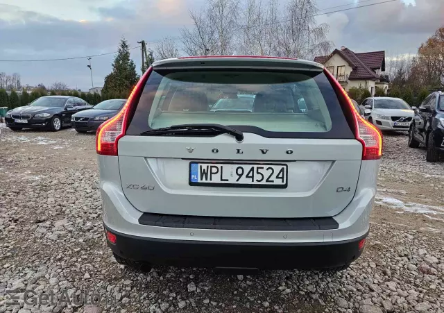 VOLVO XC 60 D4 Momentum