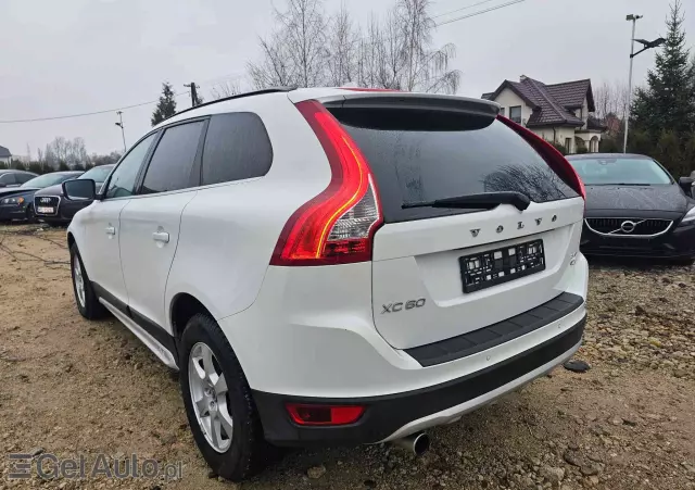 VOLVO XC 60 2.4D Momentum