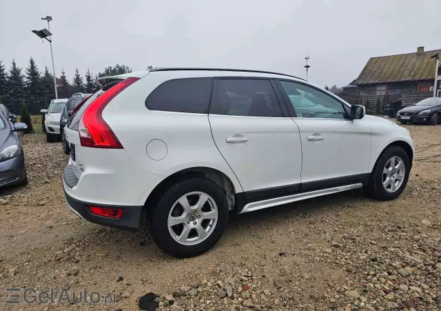 VOLVO XC 60 2.4D Momentum