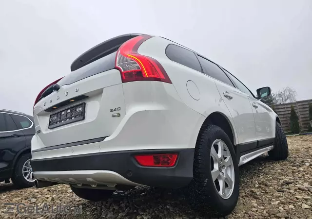 VOLVO XC 60 2.4D Momentum