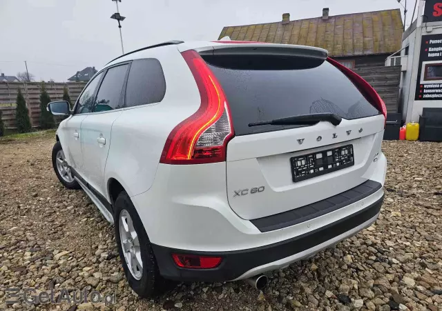 VOLVO XC 60 2.4D Momentum