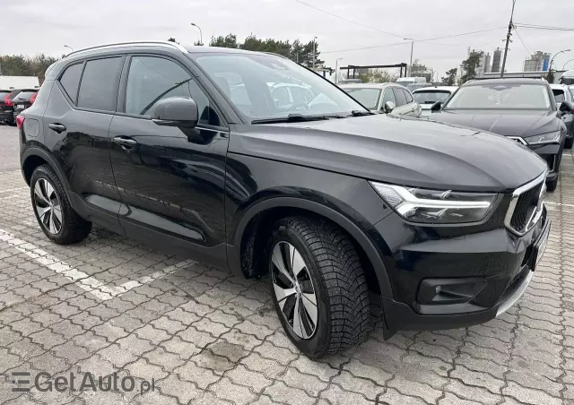 VOLVO XC 40 B4 B Momentum Pro