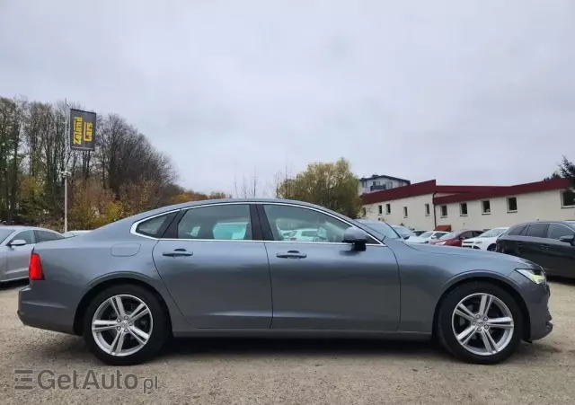 VOLVO S90 D4 Momentum