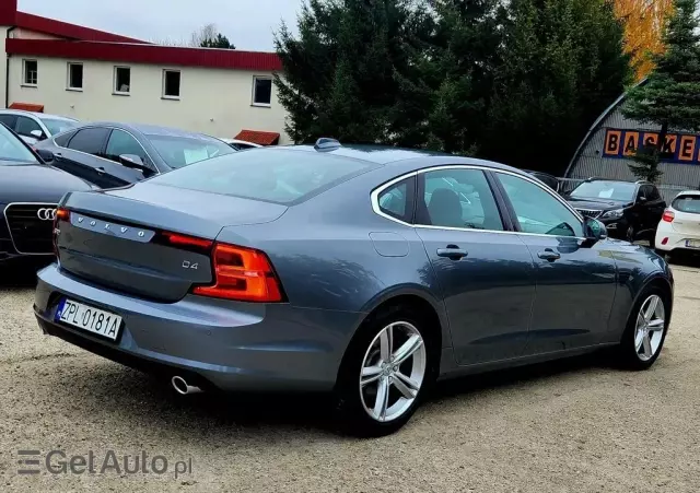 VOLVO S90 D4 Momentum