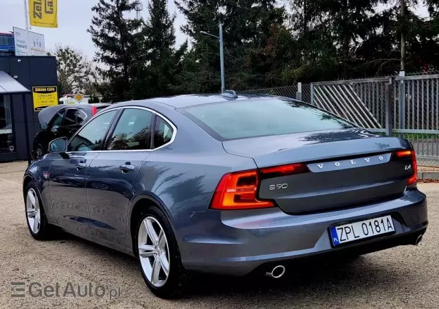 VOLVO S90 D4 Momentum