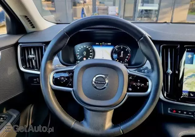 VOLVO S90 D4 Momentum