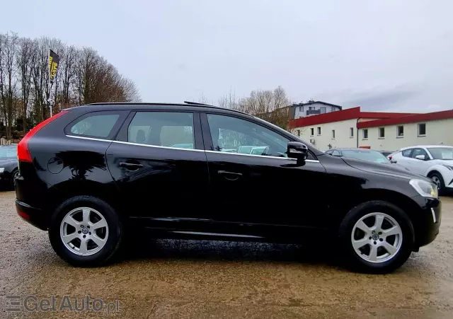 VOLVO XC 60 D4 Drive-E Momentum