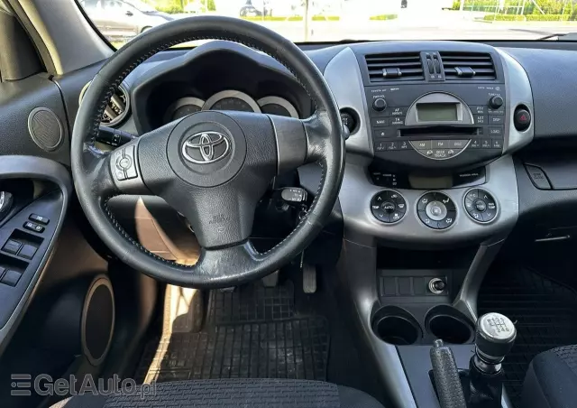 TOYOTA RAV4 