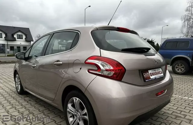 PEUGEOT 208 