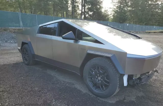 TESLA Cybertruck 