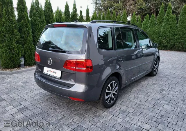 VOLKSWAGEN Touran 