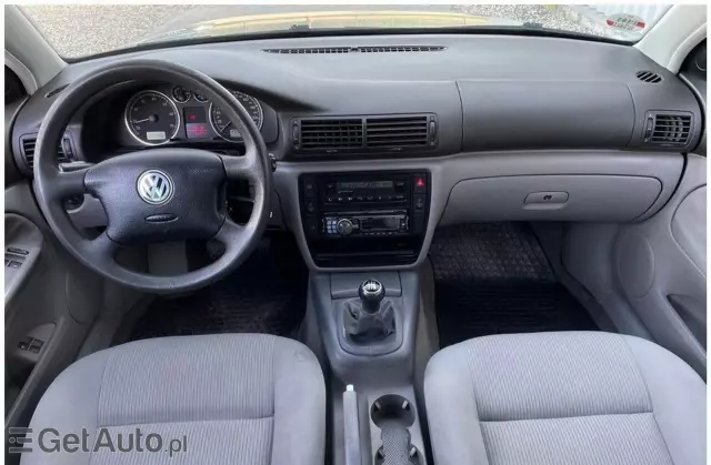 VOLKSWAGEN Passat 1.6 (101 KM)