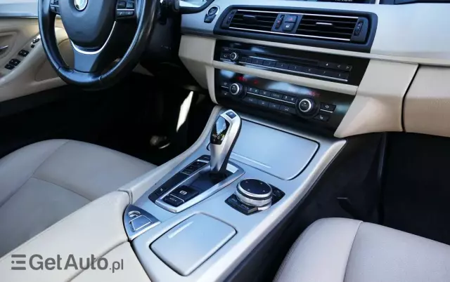 BMW Seria 5 520d xDrive Luxury Line