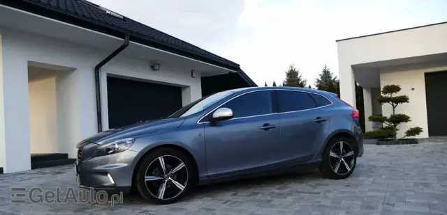 VOLVO V40 D2 Drive-E R-Design Kinetic