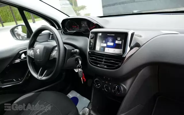 PEUGEOT 208 1.2 PureTech Allure