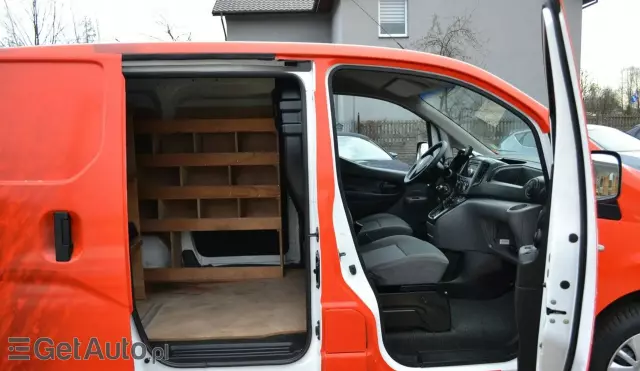 NISSAN NV200 