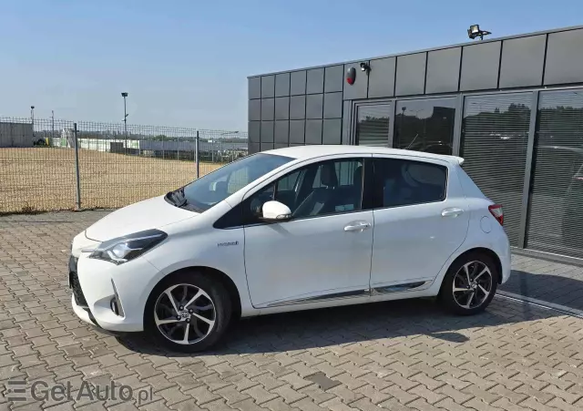 TOYOTA Yaris Hybrid 100 Dynamic