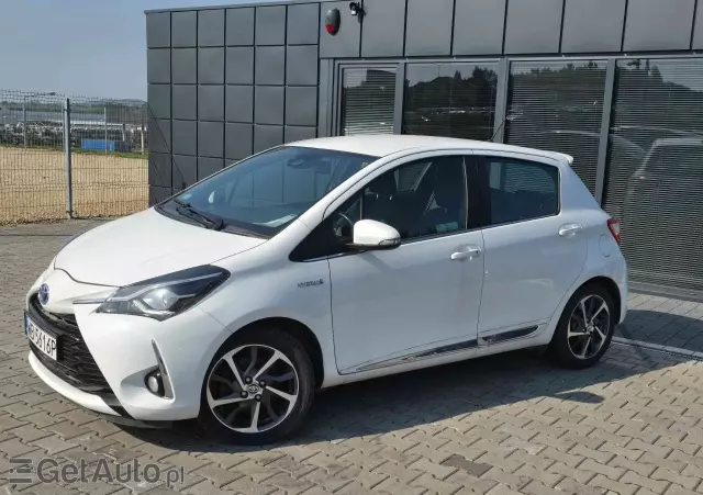 TOYOTA Yaris Hybrid 100 Dynamic