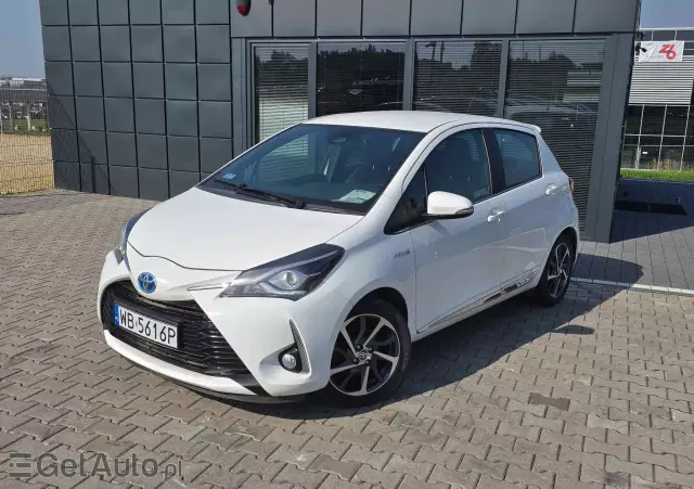 TOYOTA Yaris Hybrid 100 Dynamic