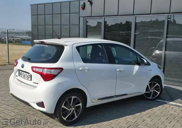 TOYOTA Yaris Hybrid 100 Dynamic