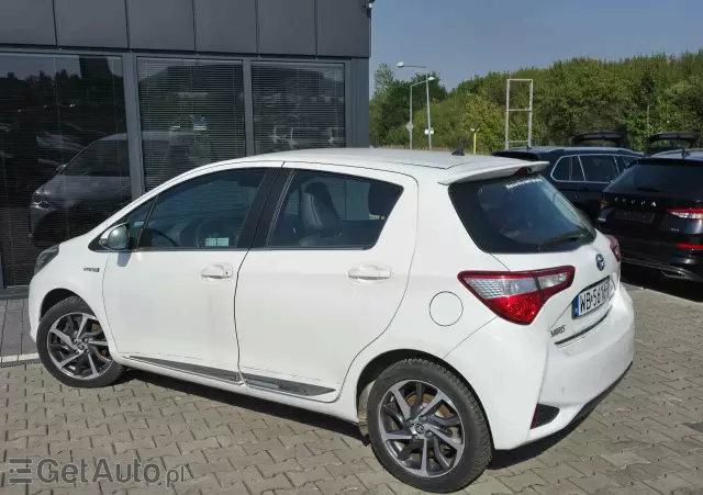 TOYOTA Yaris Hybrid 100 Dynamic