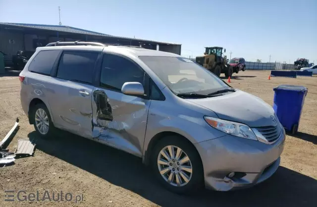 TOYOTA Sienna 