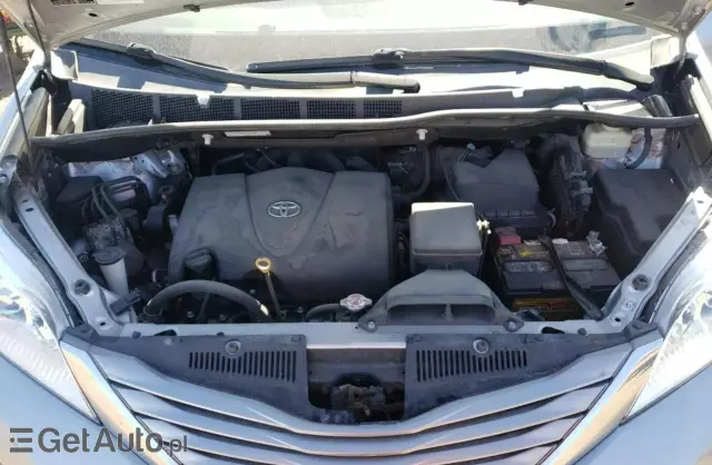 TOYOTA Sienna 