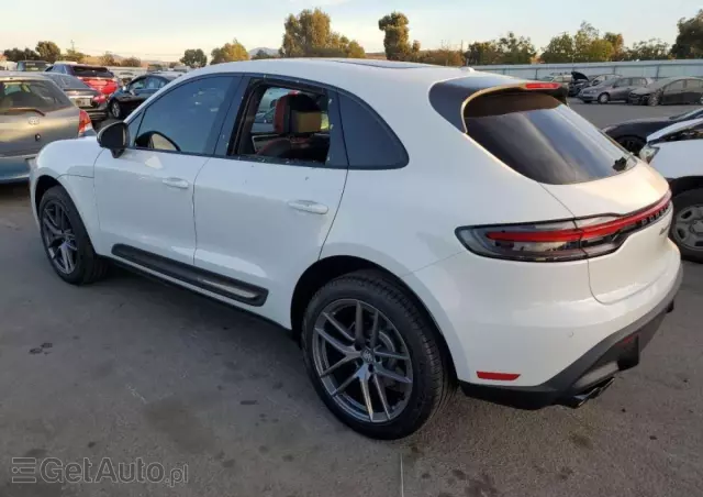 PORSCHE Macan 