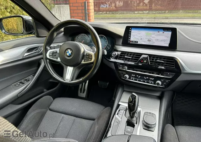 BMW Seria 5 520d xDrive M Sport sport