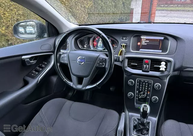 VOLVO V40 