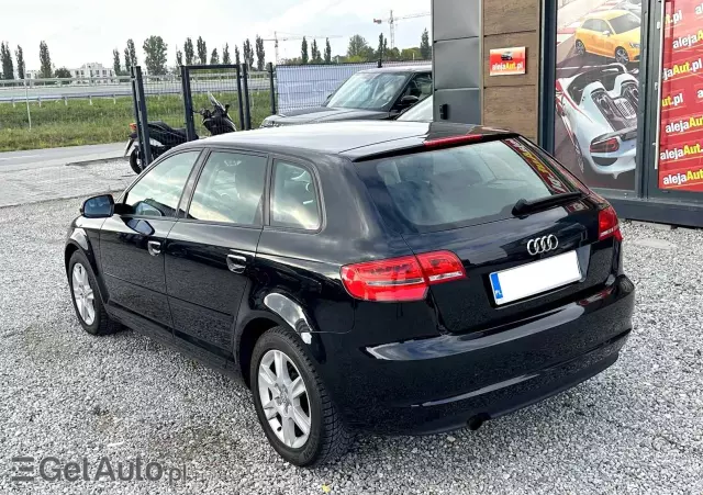 AUDI A3 1.6 TDI DPF Ambiente S tronic