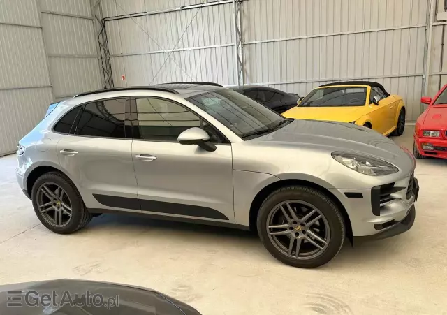 PORSCHE Macan Standard