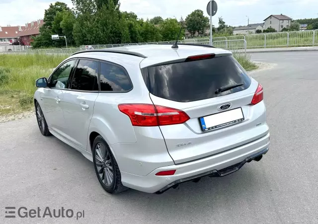 FORD Focus 1.5 EcoBoost ST-Line Business