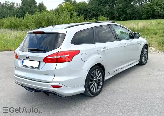 FORD Focus 1.5 EcoBoost ST-Line Business