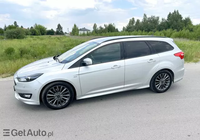 FORD Focus 1.5 EcoBoost ST-Line Business